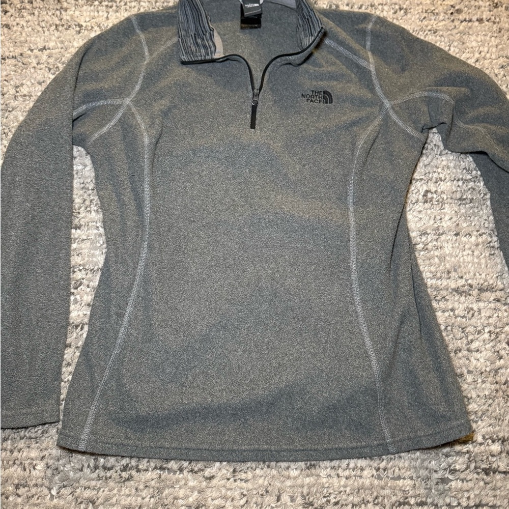 Grey sweater north face size L